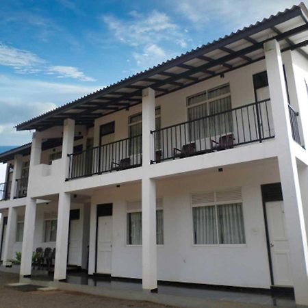 Romana Rest Kataragama Luaran gambar