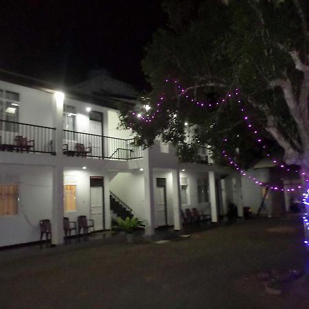 Romana Rest Kataragama Luaran gambar