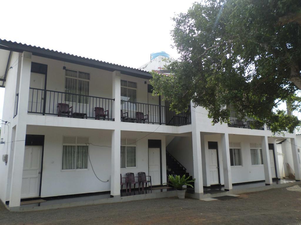 Romana Rest Kataragama Luaran gambar