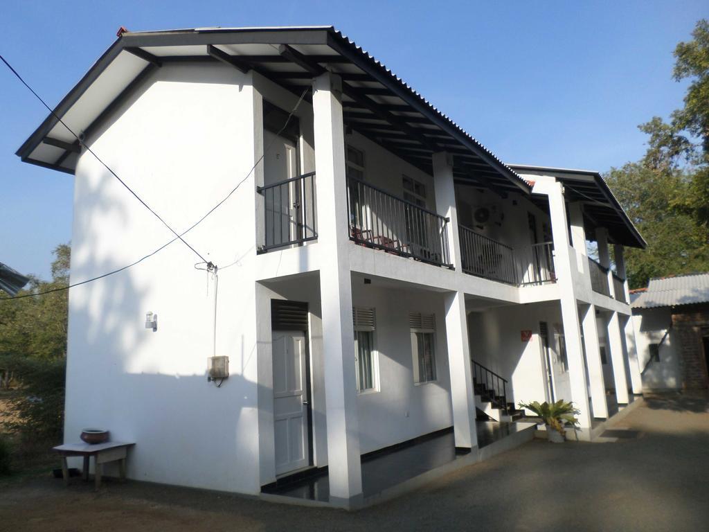 Romana Rest Kataragama Luaran gambar